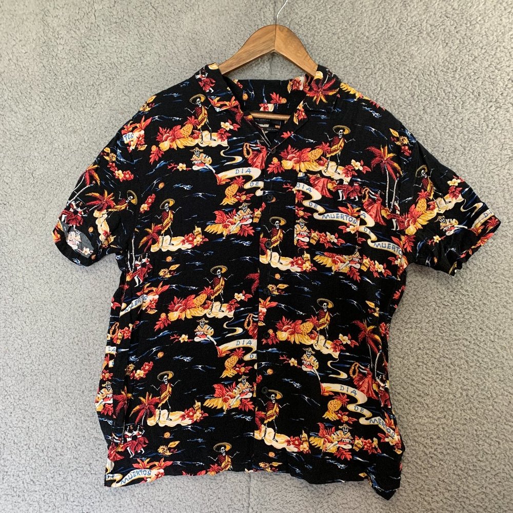 Pacsun Floral "Dia de los Muertos" Style Casual Button Up Shirt . Perfect
